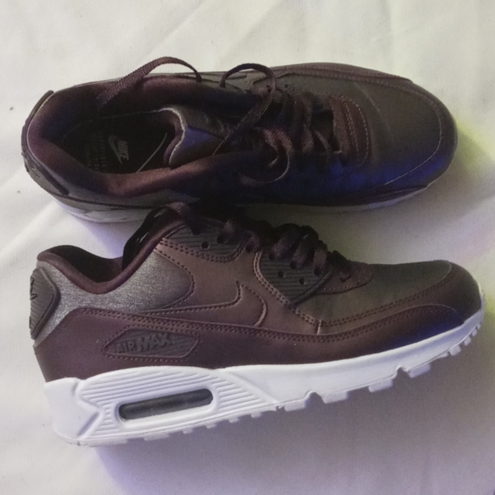 Shoes - Picture 2 of 3